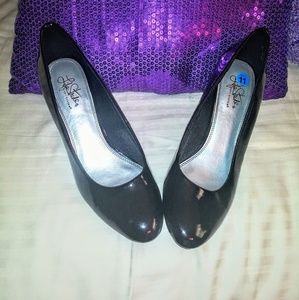 Black heels patent leather